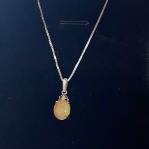 White gold 14kt Opal Pendant Necklace - Peach Opal
